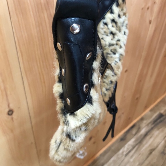 Chateau Women’s Leopard Print Purse. - Picture 8 of 12